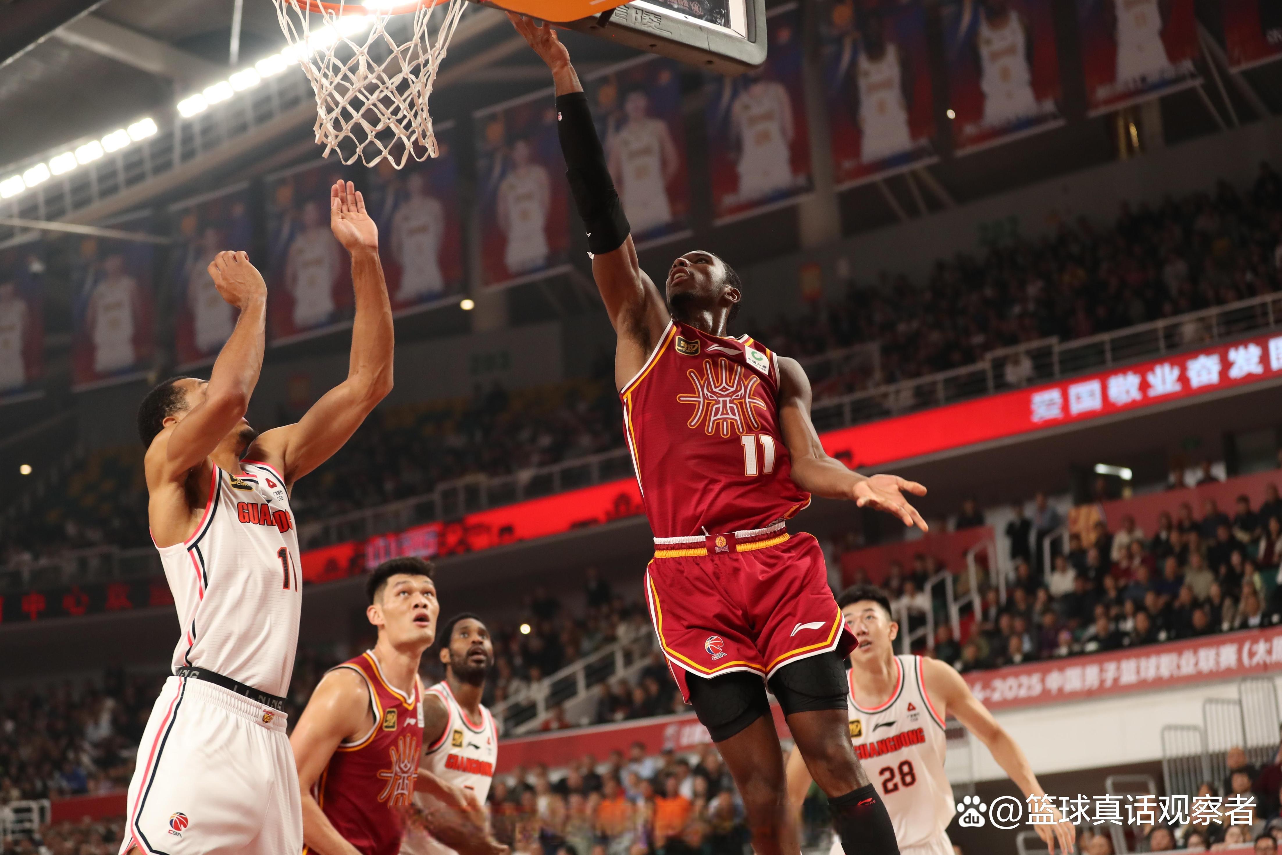 奋战一线!职业篮球赛事迎来紧张对决 奋战一线!职业篮球赛事迎来紧张对决