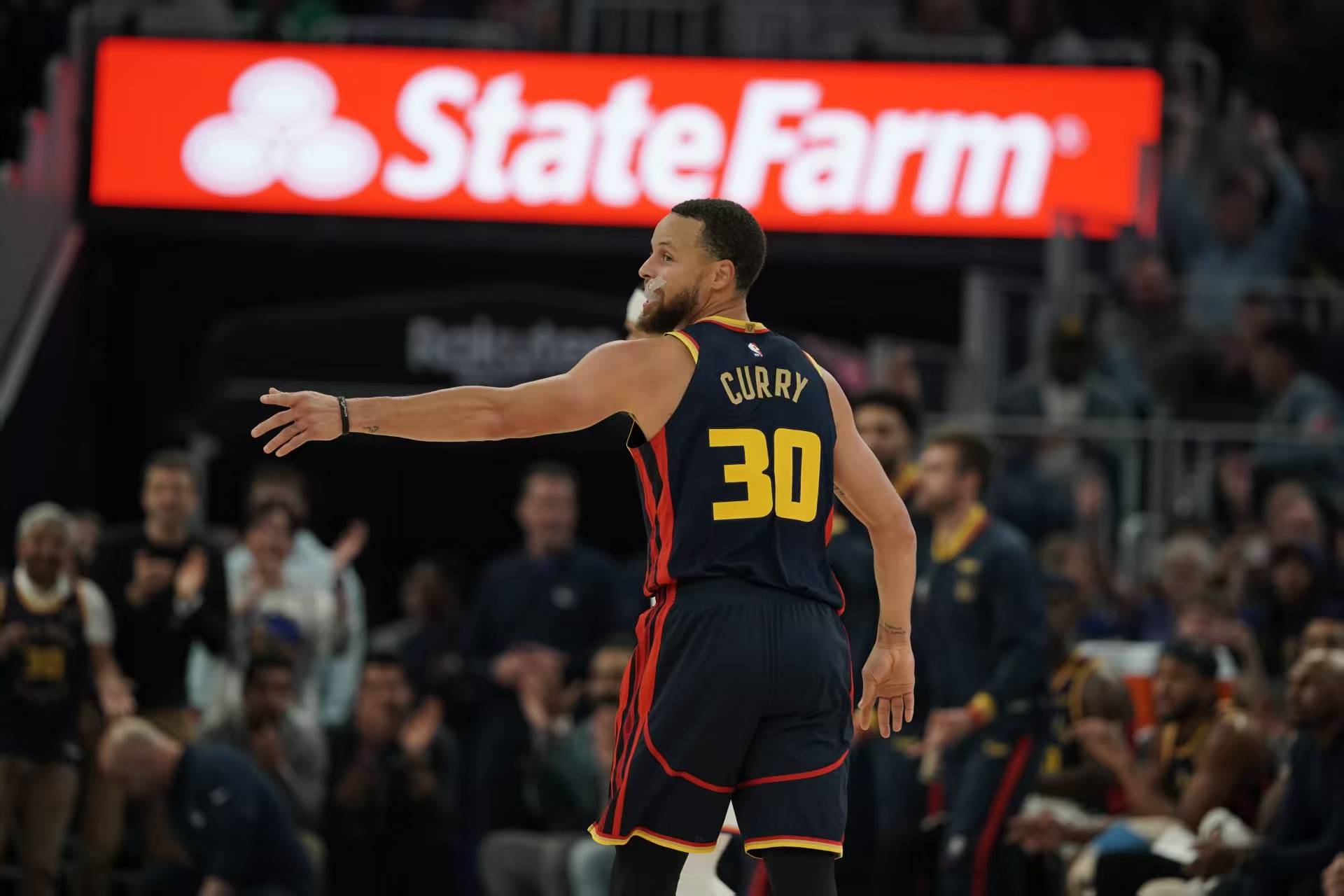 勇士狂胜鹈鹕,卫冕冠军状态回归的简单介绍 勇士狂胜鹈鹕,卫冕冠军状态回归的简单介绍