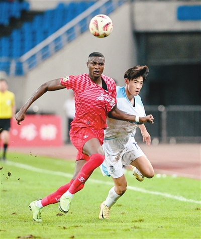 约翰拜克主场取得宝贵三分，实现跃居积分榜的简单介绍