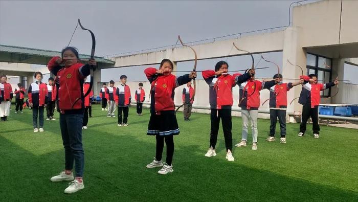 荷兰射箭选手斩获金牌，技压群雄