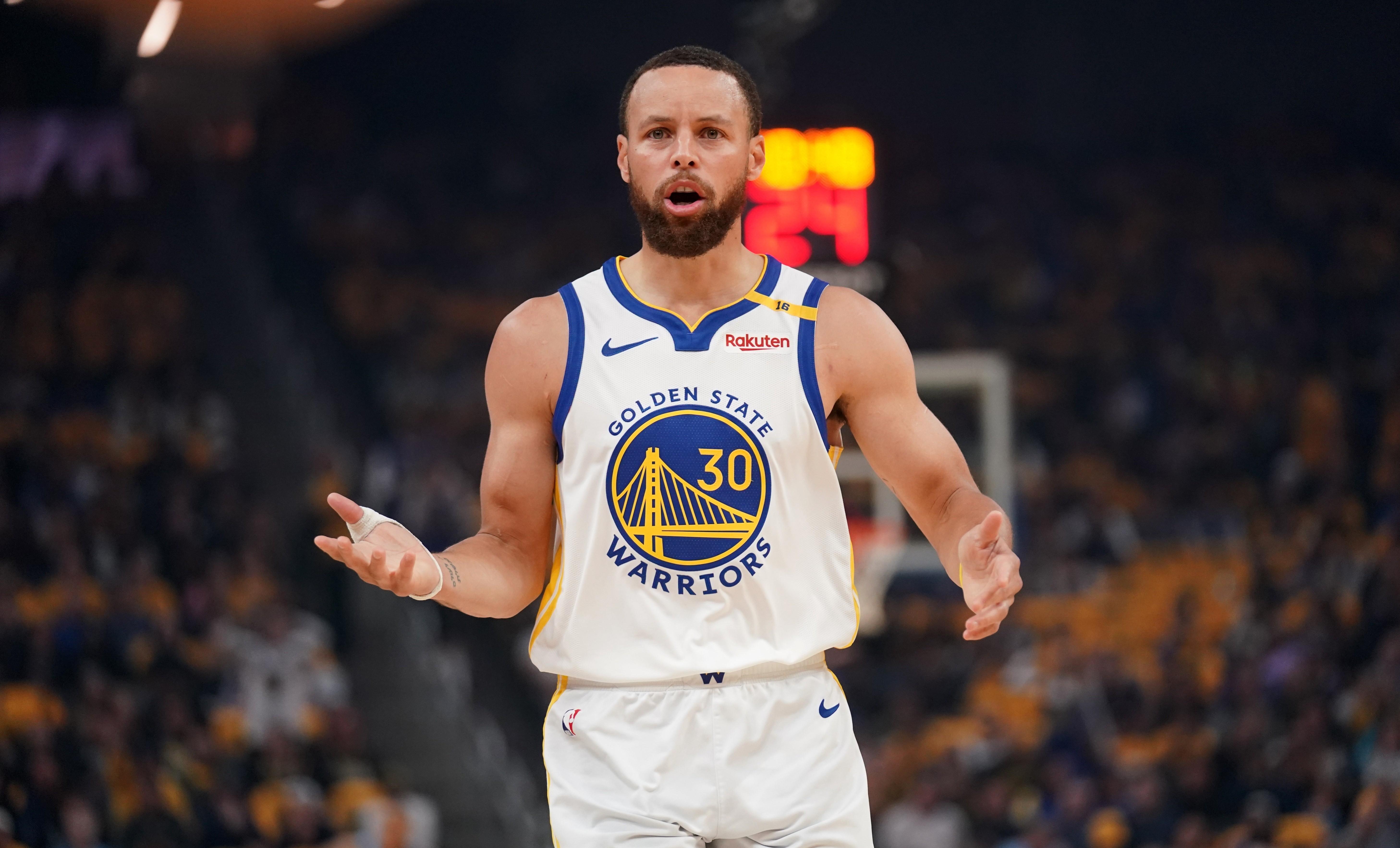 篮球巨星受伤休战引发队友担忧的简单介绍 篮球巨星受伤休战引发队友担忧的简单介绍