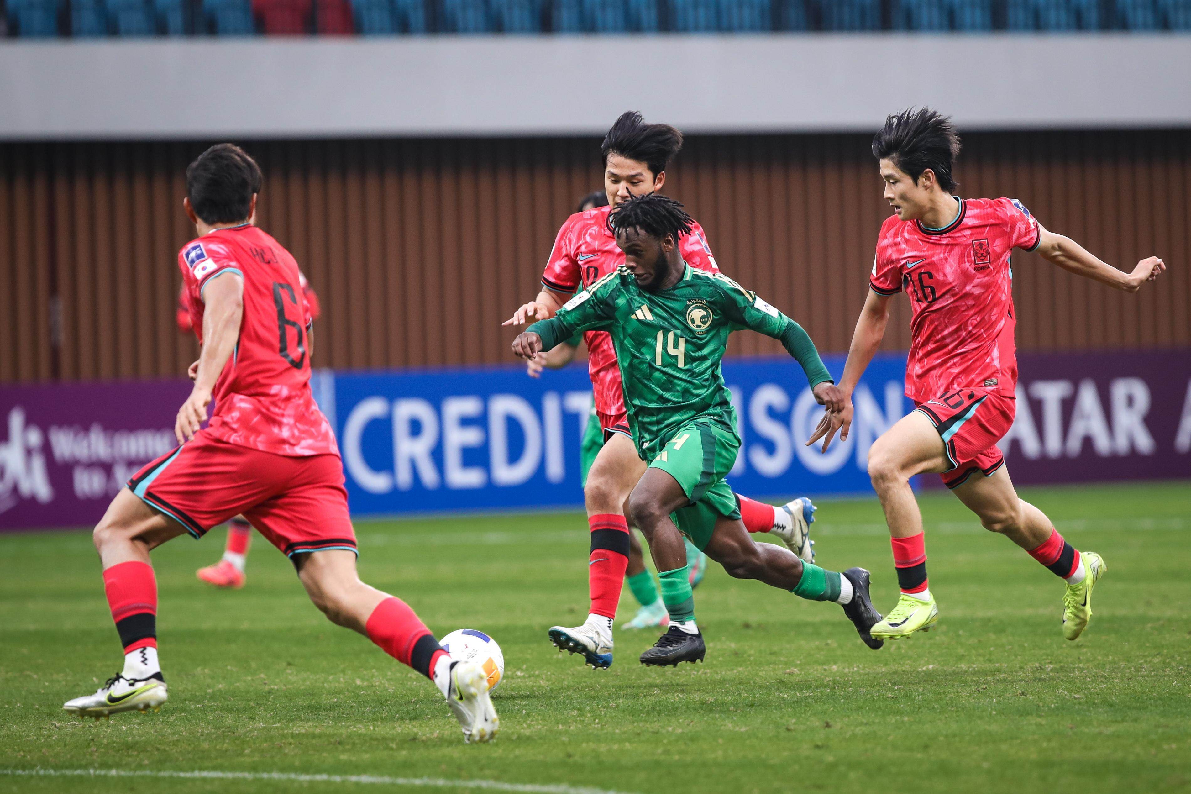 澳大利亚队击溃对手晋级国际比赛半决赛