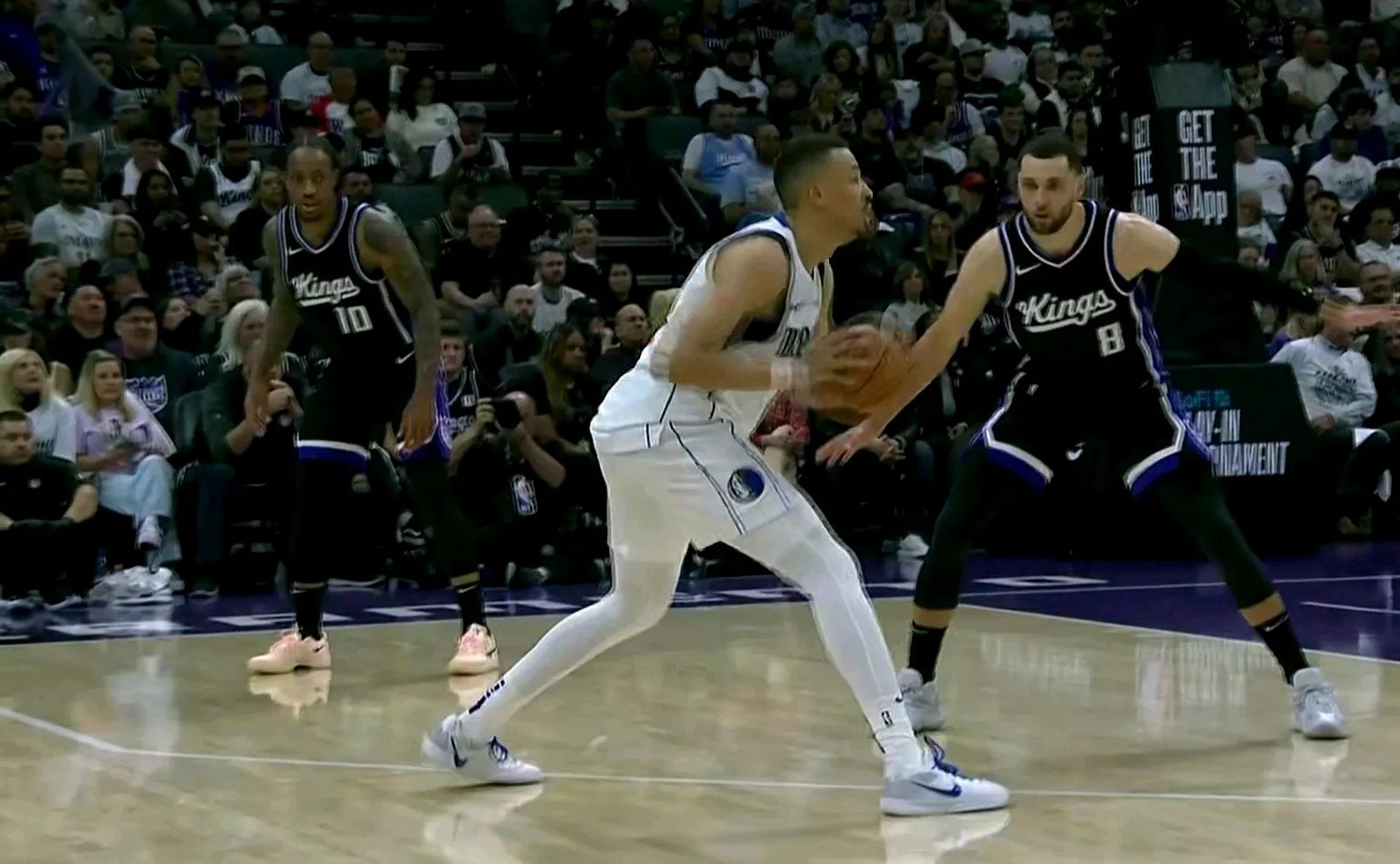 独行侠逆转国王，取得关键胜利