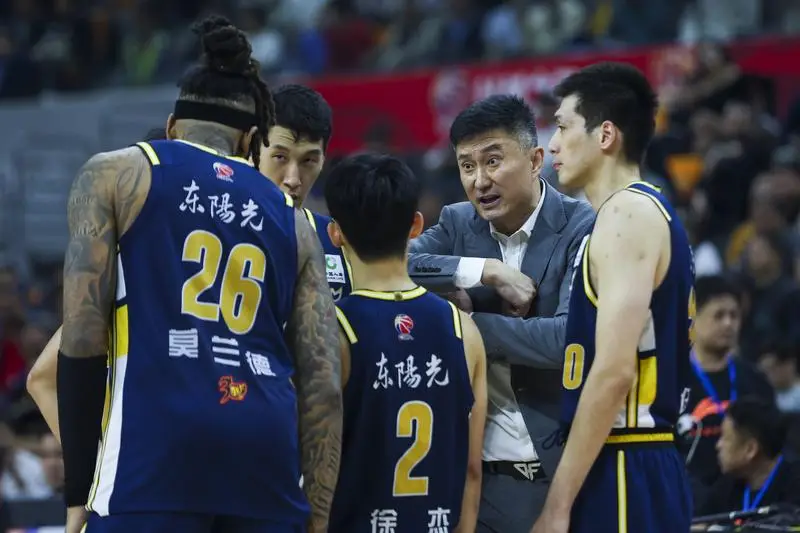 广东男篮击败辽宁获9连胜，豪取领先优势