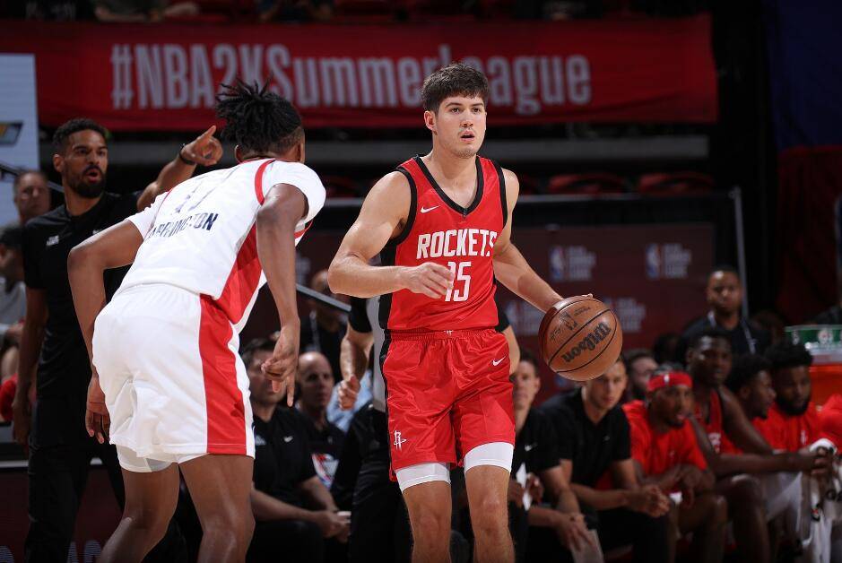 火箭击败雄鹿，取得六连胜