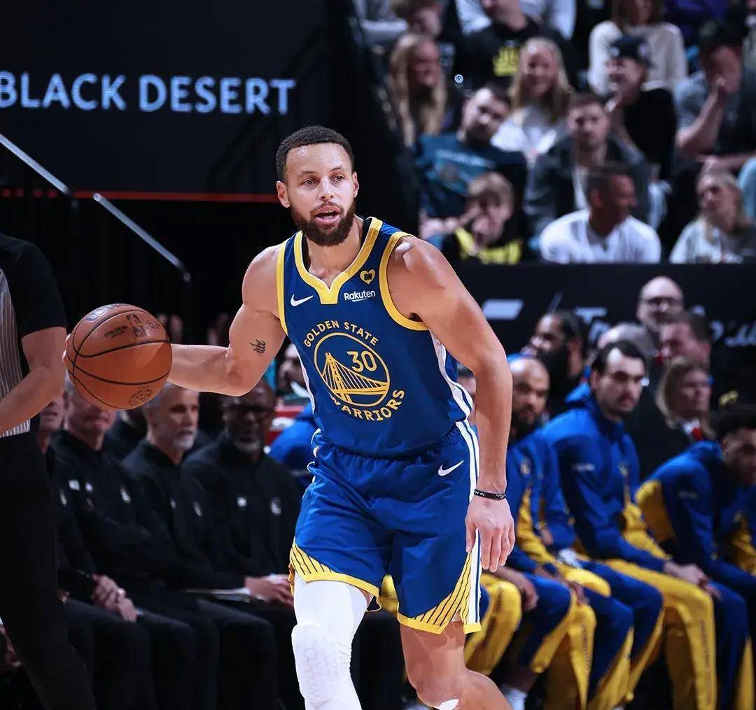 勇士客场大胜爵士，继续保持领先优势