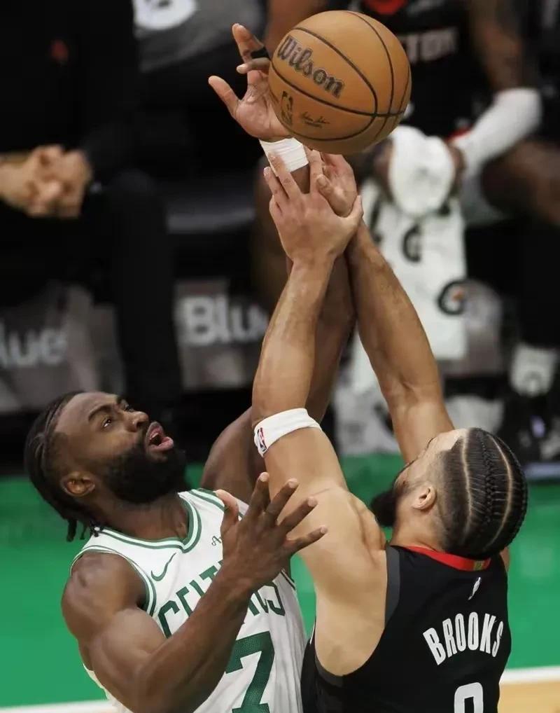 包含「乐福复出后表现平平，骑士不敌凯尔特人」的词条